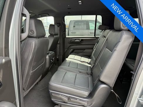 Used 2025 Chevrolet Suburban Z71 AWD/4WD image 11