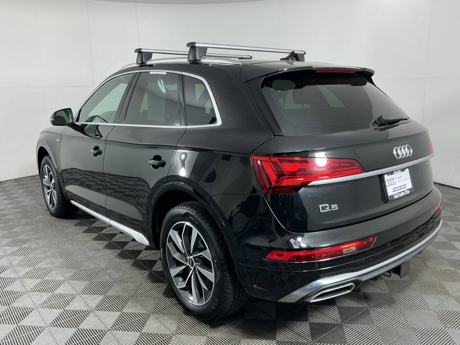 Used 2023 Audi Q5 2.0T Premium Plus w/ Premium Plus Package AWD/4WD image 6