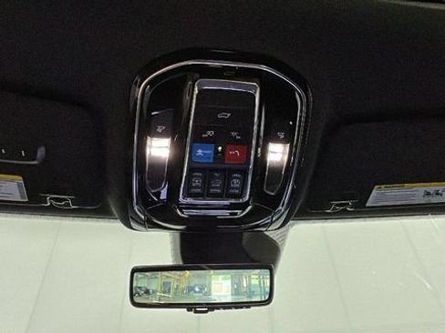 Used 2023 Jeep Grand Cherokee Overland w/ Luxury Tech Group IV AWD/4WD image 24