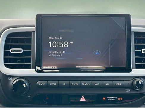 Used 2024 Hyundai Venue Limited image 14