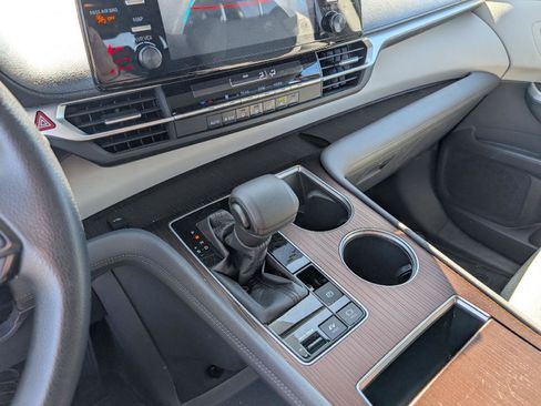 Used 2022 Toyota Sienna LE FWD image 17