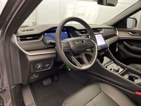 New 2025 Jeep Grand Cherokee Limited image 15