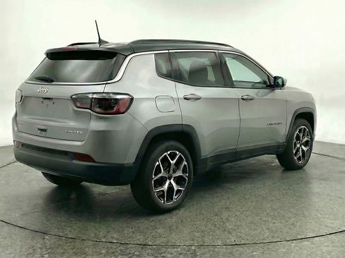 Used 2025 Jeep Compass Limited image 9