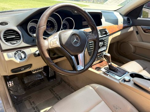 Used 2012 Mercedes-Benz C 250 Sedan image 10