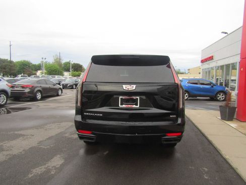 Used 2021 Cadillac Escalade Sport w/ Heavy-Duty Trailer Package AWD/4WD image 6
