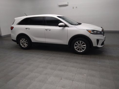 Used 2019 Kia Sorento FWD V6 image 11