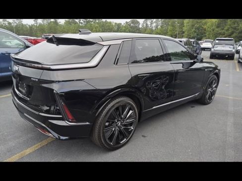 Used 2024 Cadillac Lyriq Sport image 2