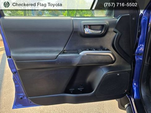 Used 2022 Toyota Tacoma TRD Sport w/ TRD Premium Sport Package AWD/4WD image 15