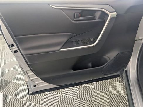 Used 2022 Toyota RAV4 LE image 10