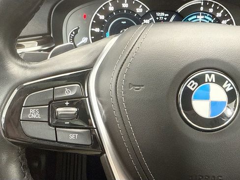 Used 2019 BMW 530e w/ Convenience Package image 11