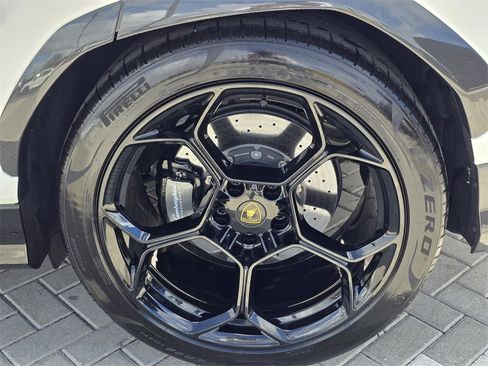 Used 2024 Lamborghini Urus Performante image 5