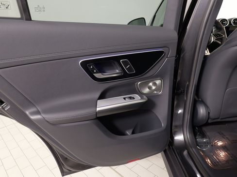 Used 2024 Mercedes-Benz GLC 300 4MATIC image 31