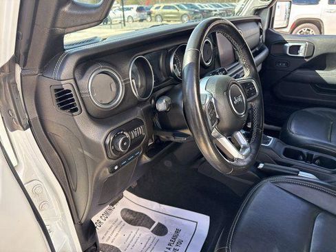 Used 2022 Jeep Wrangler Unlimited Sahara w/ Cold Weather Group AWD/4WD image 15