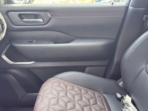 Certified 2025 Nissan Armada Platinum w/ Convenience Package image 18