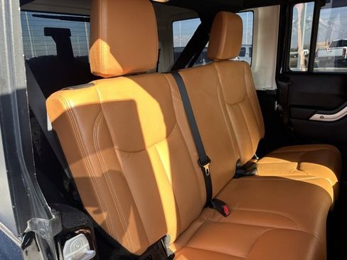Used 2016 Jeep Wrangler Unlimited Rubicon w/ Connectivity Group image 17