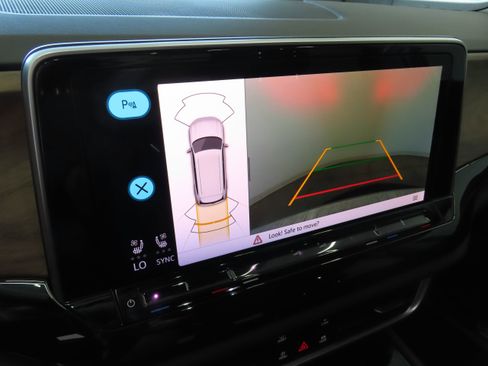 New 2026 Volkswagen Atlas SE image 18