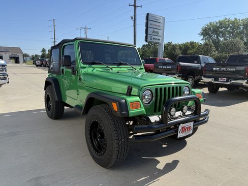 Used 2004 Jeep Wrangler 4WD w/ 30" Tire & Wheel Group image 23