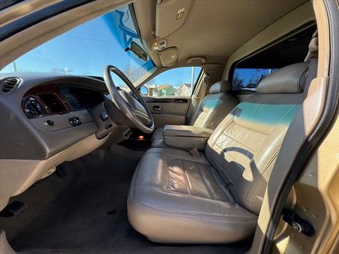 Used 1999 Lincoln Town Car Executive image 4