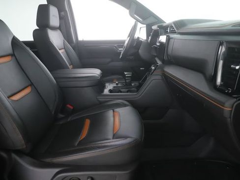 Used 2025 GMC Sierra 1500 AT4 w/ Technology Package AWD/4WD image 33