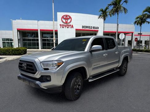 Used 2023 Toyota Tacoma SR5 w/ Technology Package AWD/4WD image 3