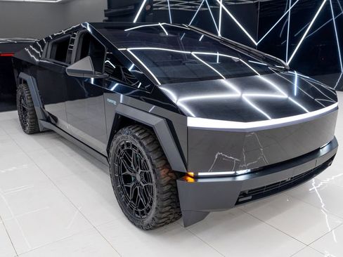 Used 2024 Tesla Cybertruck AWD Crew Cab image 6