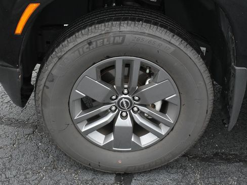 Used 2025 Nissan Frontier SV w/ SV Convenience Package image 11