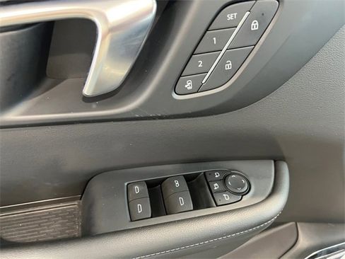 Used 2025 Buick Enclave Preferred w/ Power Package image 18