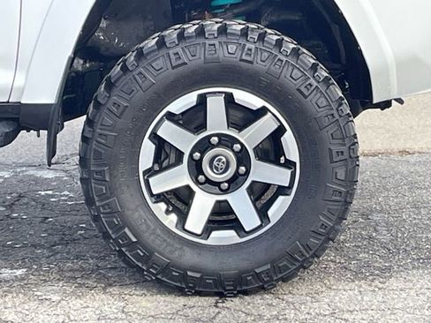 Used 2022 Toyota 4Runner TRD Off-Road Premium image 3