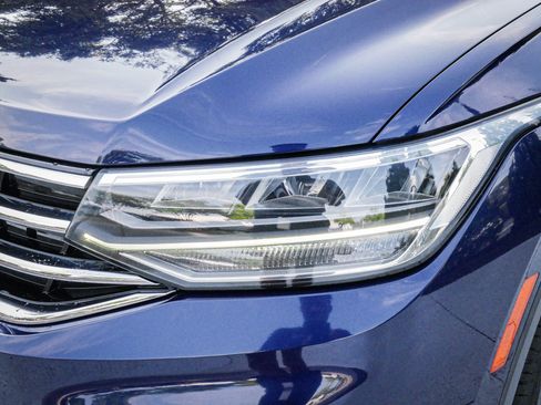 Used 2022 Volkswagen Tiguan SE AWD/4WD image 6