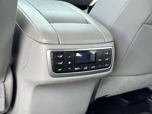 Used 2018 Toyota Highlander Limited Platinum w/ Carpet Mat Package (TMS) image 25