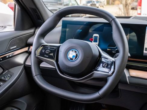 Used 2024 BMW i5 eDrive40i w/ Premium Package image 21