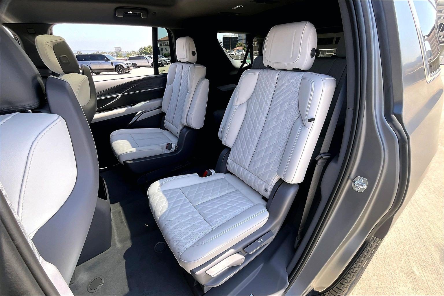 Used 2026 Cadillac Escalade IQL Luxury w/ LPO, Floor Liner Package AWD/4WD image 17