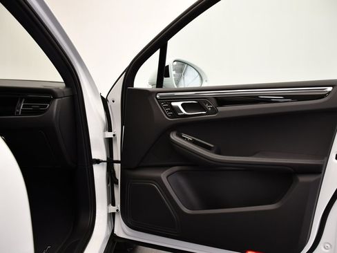 Certified 2026 Porsche Macan AWD/4WD image 47