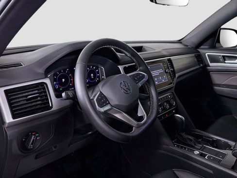 Certified 2023 Volkswagen Atlas Cross Sport SE w/ Panoramic Sunroof Package FWD image 9