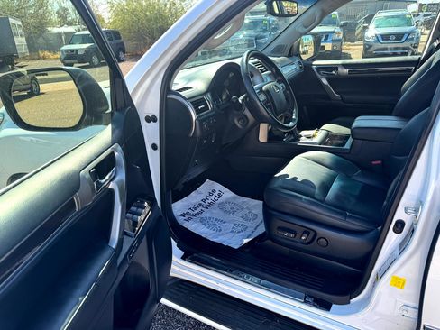 Used 2017 Lexus GX 460 image 15