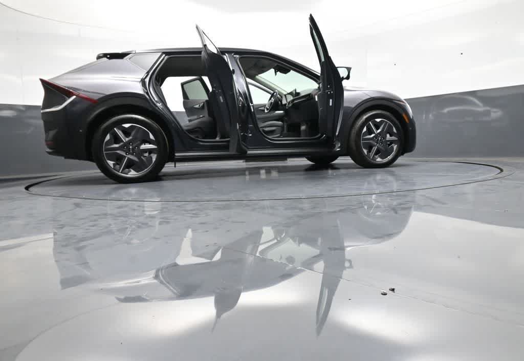 Certified 2025 Kia EV6 Light w/ Light LR Technology Package AWD/4WD image 47