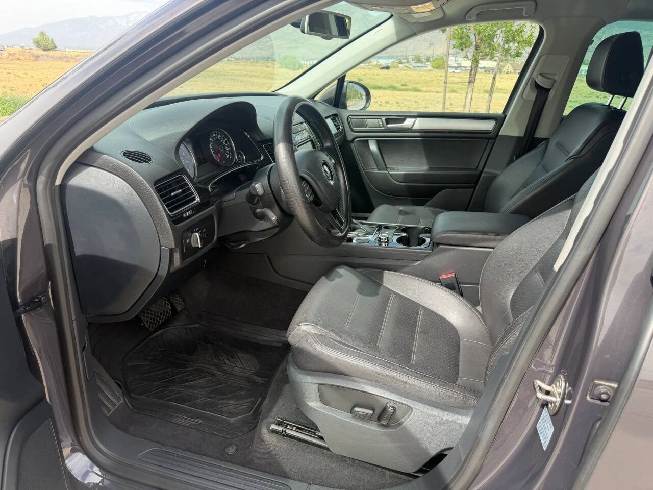 Used 2013 Volkswagen Touareg VR6 AWD/4WD image 14