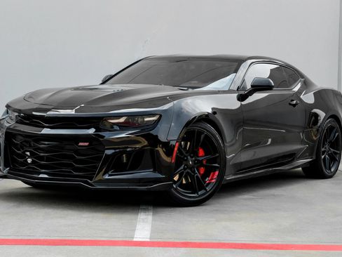 Used 2021 Chevrolet Camaro LT RWD image 9