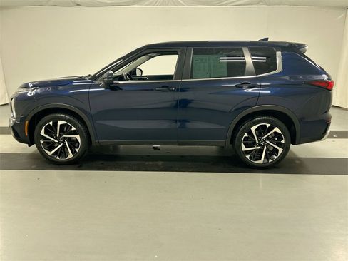 Used 2023 Mitsubishi Outlander SE image 7