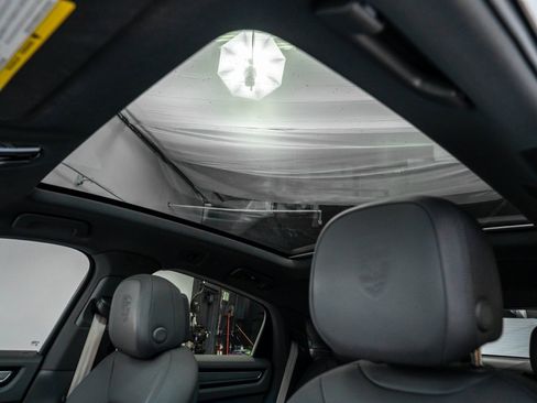 Used 2023 Porsche Cayenne Platinum Edition image 31