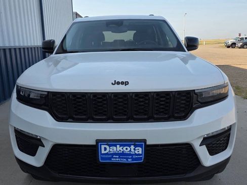 Used 2023 Jeep Grand Cherokee Limited w/ Black Appearance Package AWD/4WD image 3