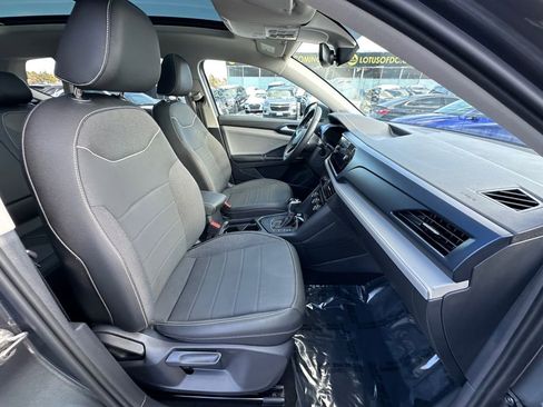 Used 2024 Volkswagen Taos SE image 23