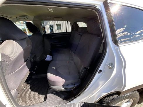 Used 2021 Toyota Highlander LE AWD/4WD image 15