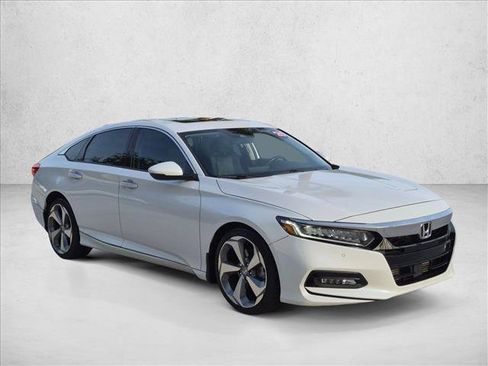 Used 2020 Honda Accord Touring image 3