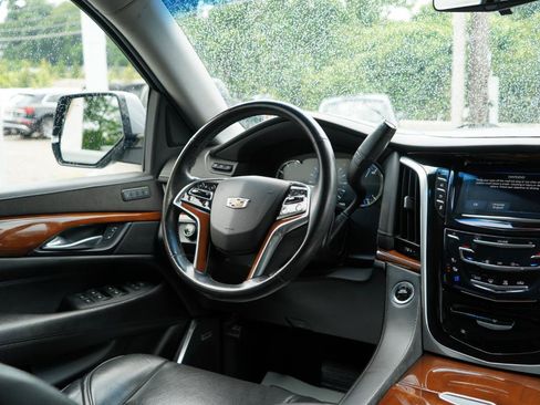 Used 2019 Cadillac Escalade ESV Luxury AWD/4WD image 69