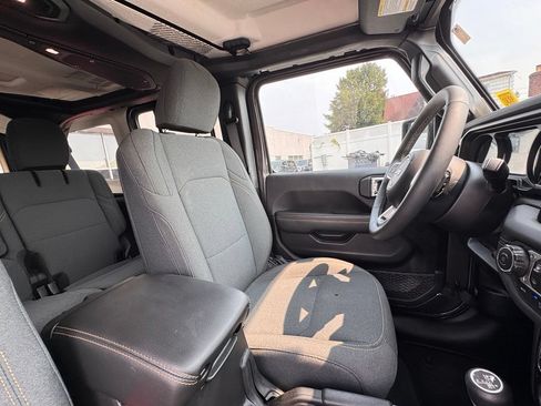 Used 2025 Jeep Wrangler Unlimited Sahara AWD/4WD image 19