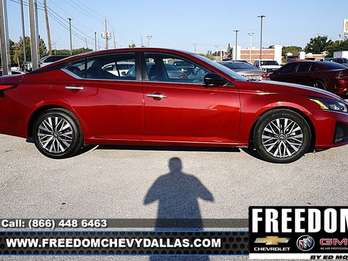 Used 2024 Nissan Altima 2.5 SV FWD image 39