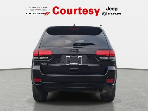 Certified 2022 Jeep Grand Cherokee Laredo X image 6