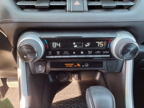 Used 2021 Toyota RAV4 LE image 13