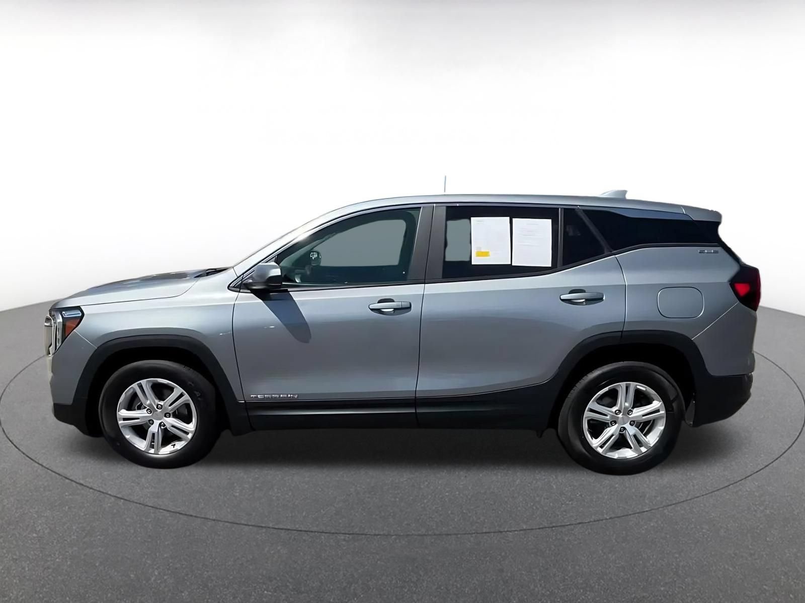 Used 2024 GMC Terrain SLE FWD image 8